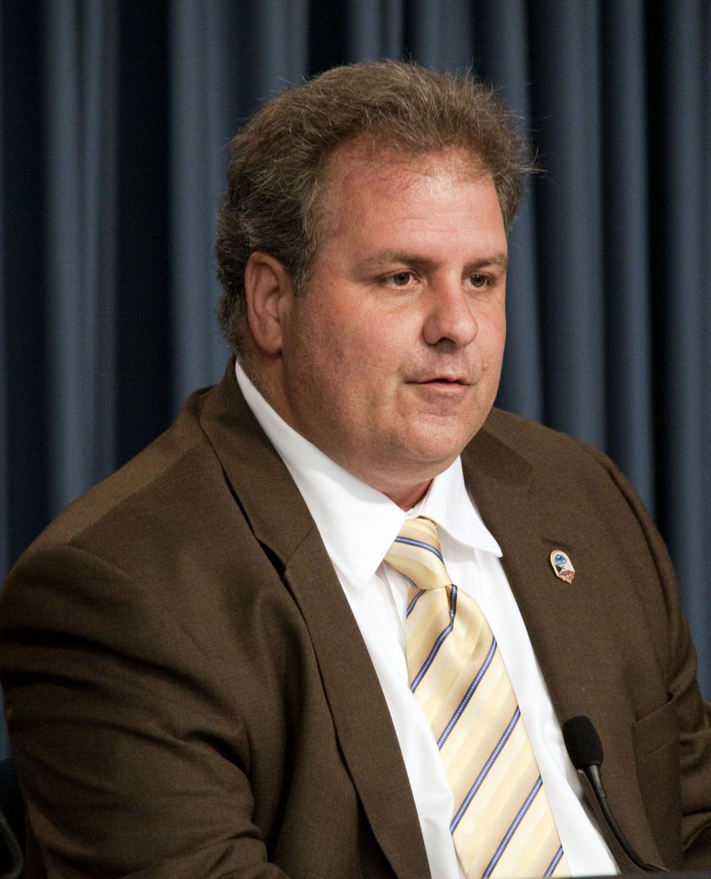CAPE CANAVERAL, Fla. -- During the L-1 prelaunch news briefing in the Press Site auditorium at NASA's Kennedy Space Center in Florida, STS-134 Payload Mission Manager Joe Delai speaks to media about the processing and readiness of space shuttle Endeavour's payload for flight. Endeavour and its crew will deliver the Express Logistics Carrier-3, Alpha Magnetic Spectrometer-2 (AMS), a high-pressure gas tank and additional spare parts for the Dextre robotic helper to the International Space Station. Launch is scheduled for April 29 at 3:47 p.m. EDT. This will be the final spaceflight for Endeavour. For more information visit, www.nasa.gov_mission_pages_shuttle_shuttlemissions_sts134_index.html. Photo credit: NASA_Jack Pfaller