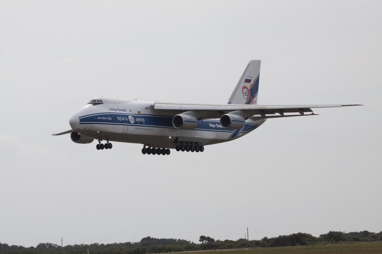 JUNO - Atlas V Arrival at Skid Strip