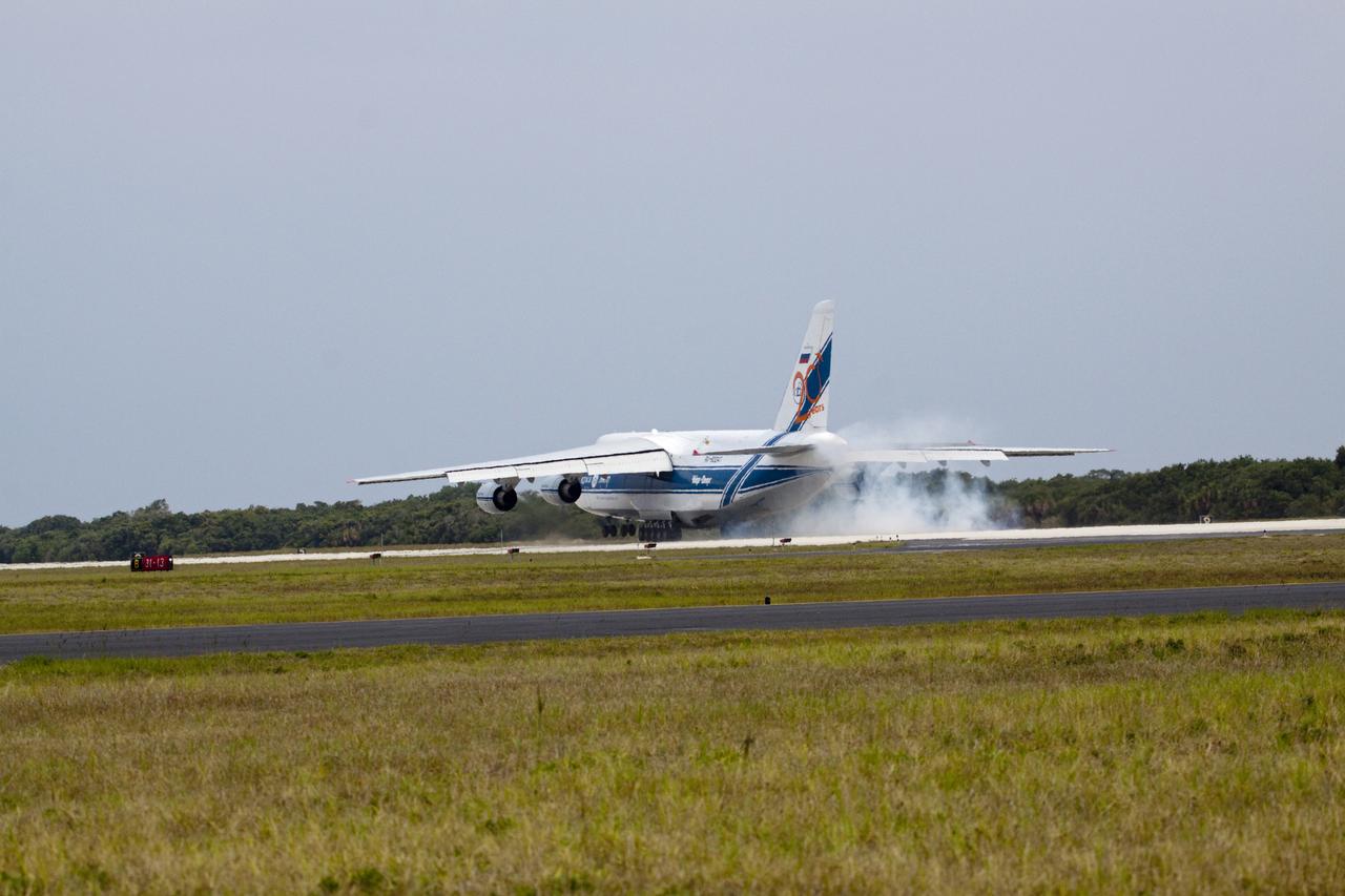 JUNO - Atlas V Arrival at Skid Strip