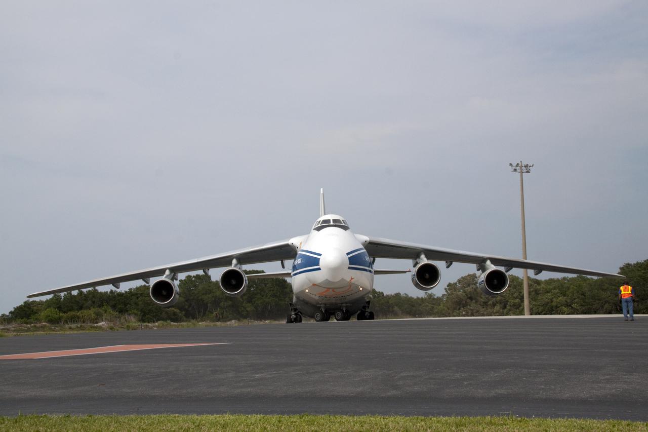 JUNO - Atlas V Arrival at Skid Strip