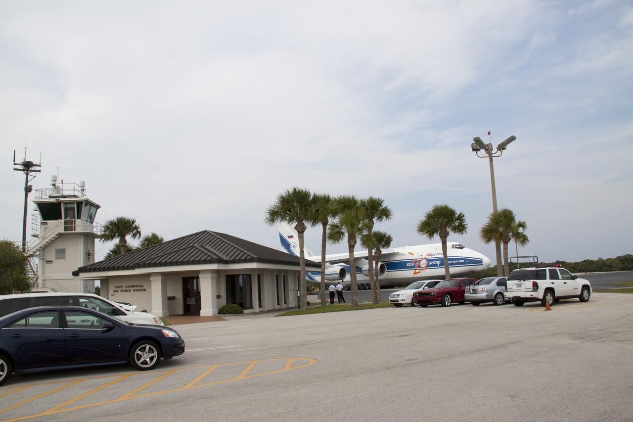 JUNO - Atlas V Arrival at Skid Strip