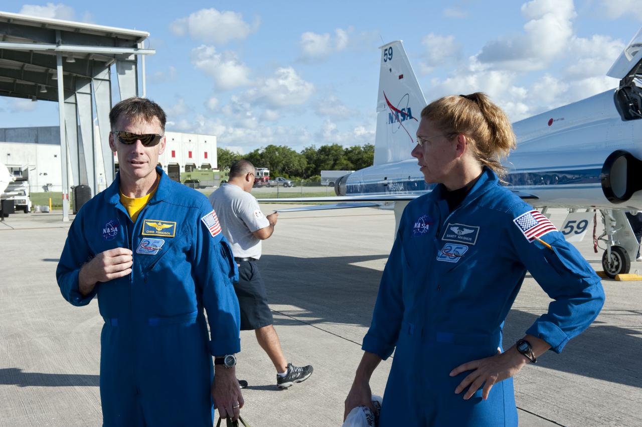 STS-135 Crew Arrives on T-38's & Unsuited STA's