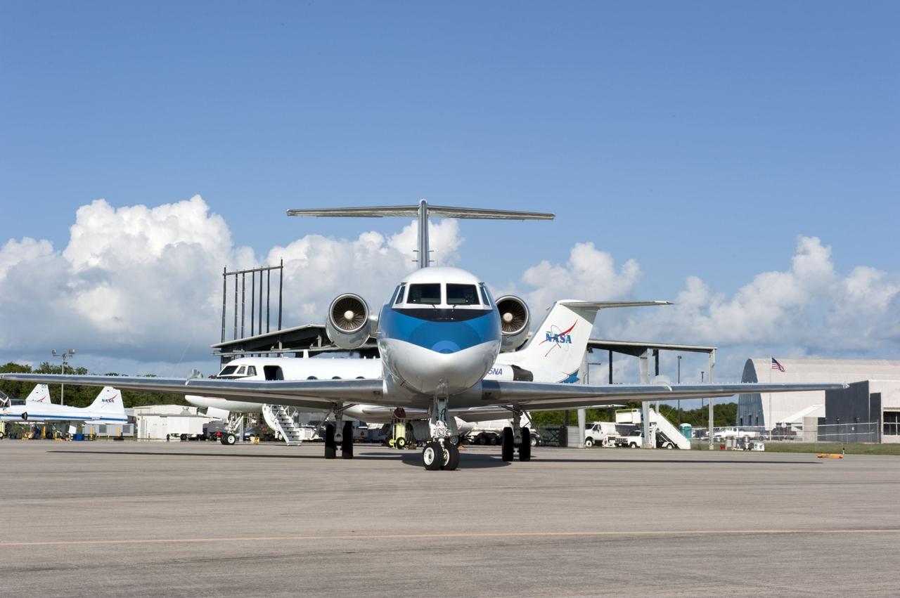 STS-135 Crew Arrives on T-38's & Unsuited STA's