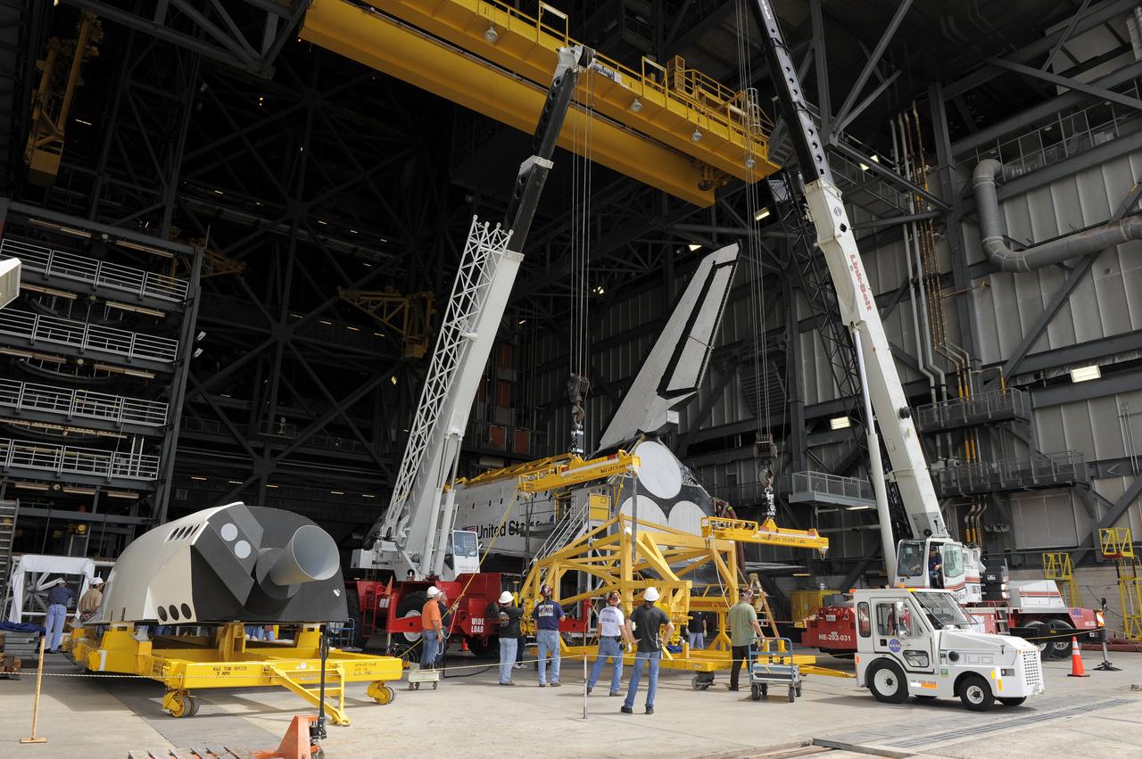 T&R Endeavour OMS Pod Mate Test for Smithsonian Operations