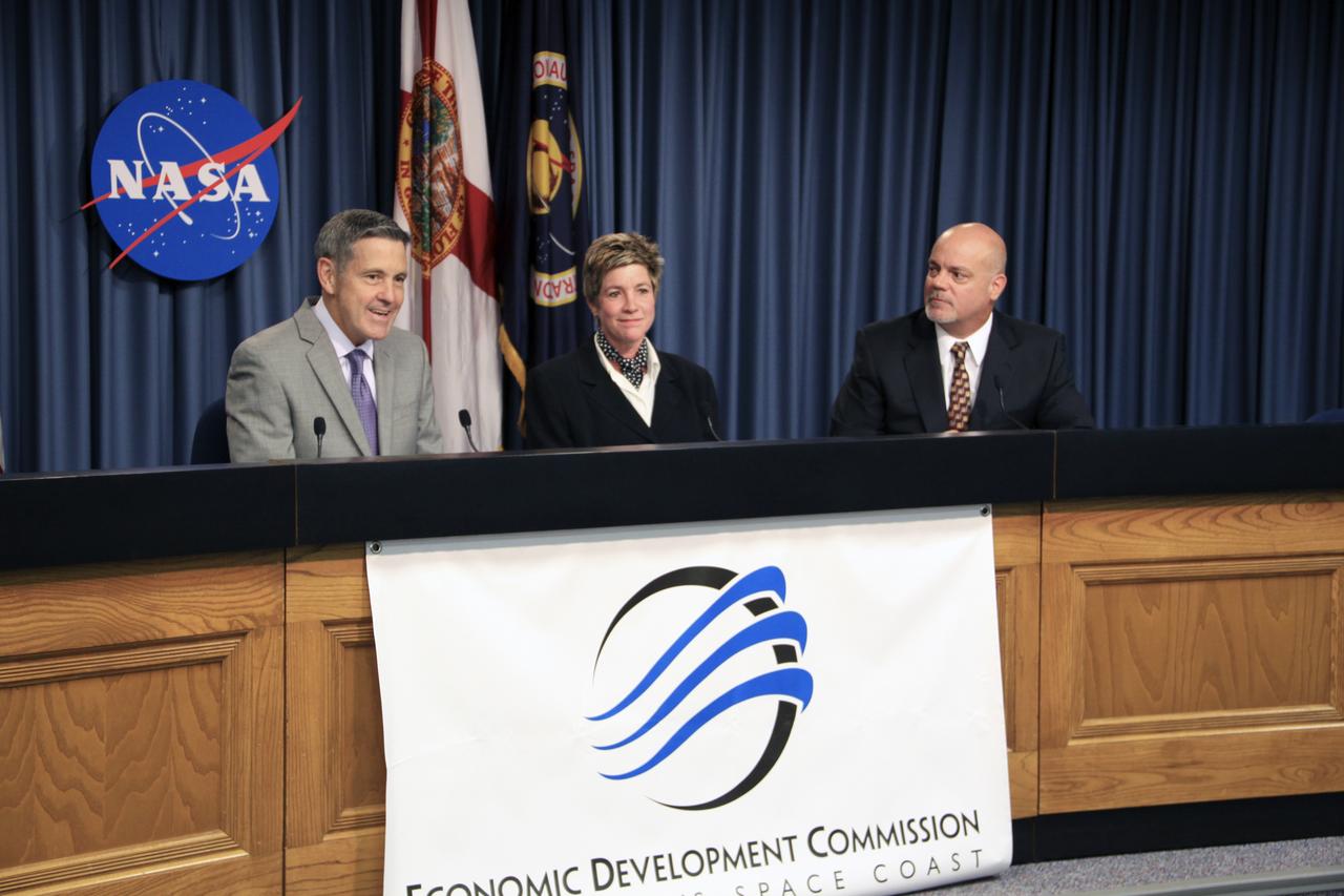 NASA and the Economic Development Commission Signing Agreement