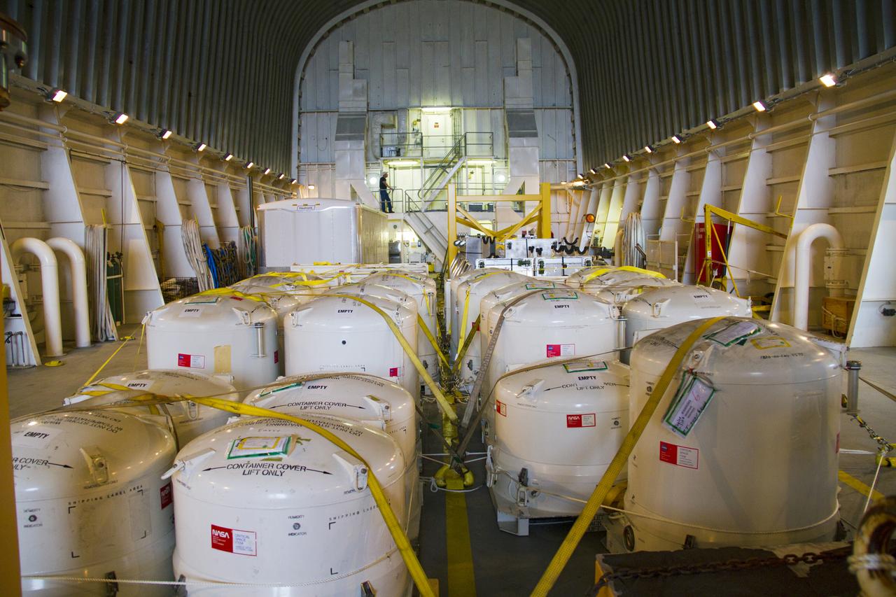 T&R POST SHUTTLE ERA EQUIPMENT (CRANES, ETC.) LOADED TO PEGASUS BARGE AWAITING FOR DEPARTURE TO STENNIS