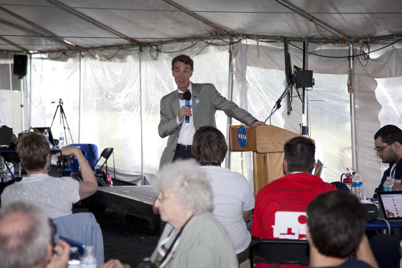 MSL - VIPs in Tweet-Up Tent, Will Iam, Bill Nye, Charlie Bolden, Leland Melvin