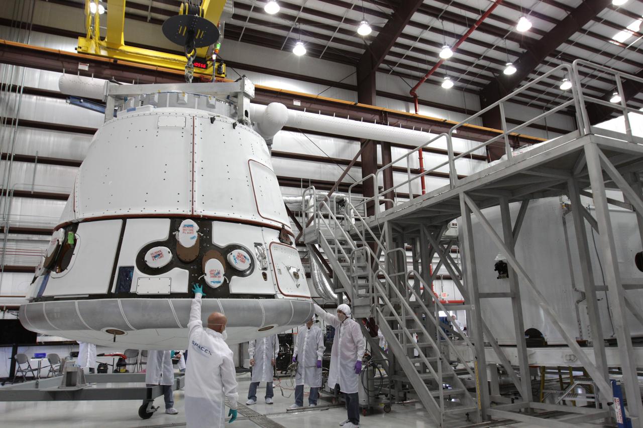 SPACE X Capsule Lift & Mate to Cargo Ring