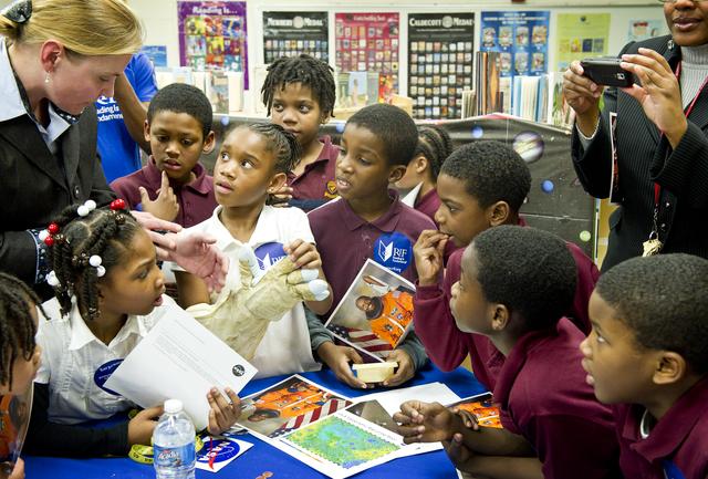 NASA image: Leland Melvin Meets with Elementary Students