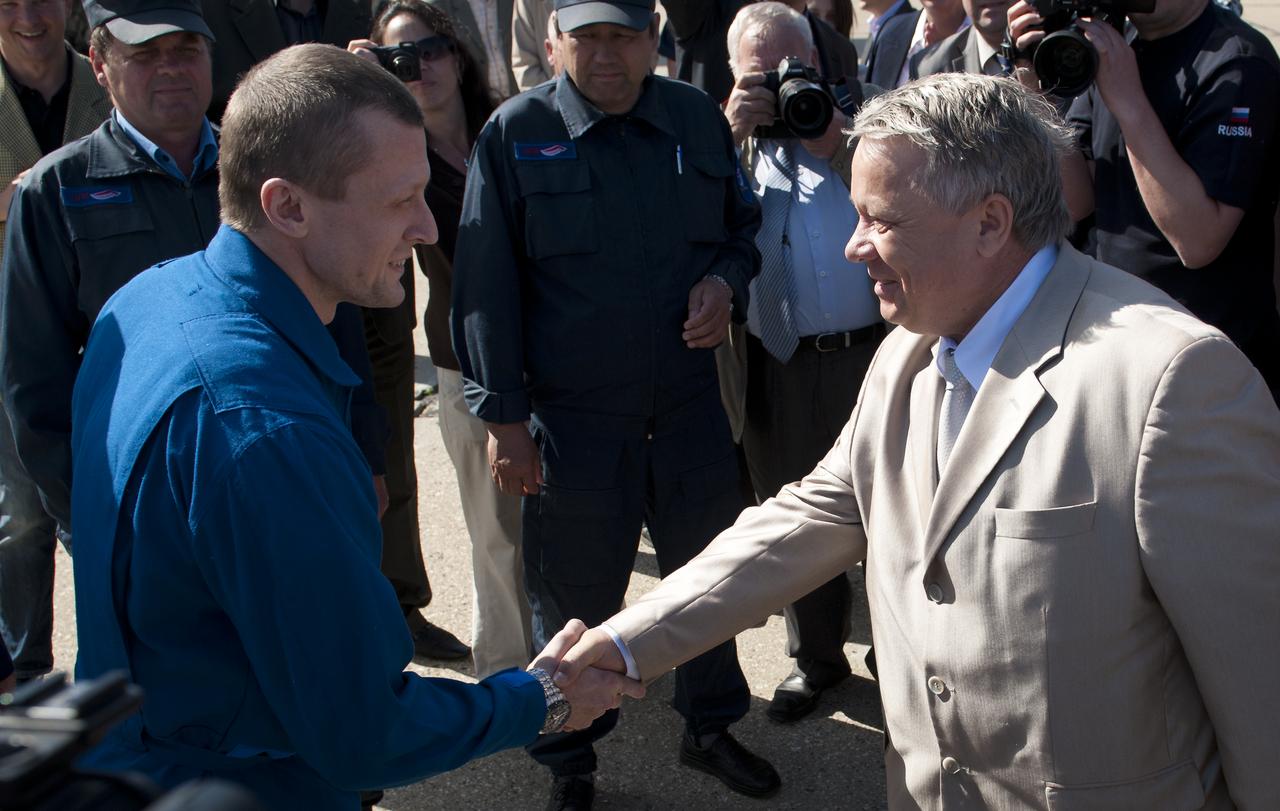 Expedition 27 Commander Dmitry Kondratyev, left, shakes hands with Deputy Chair of the State Commission Mr. Skorobogotov after Kondratyev arrived at the Chkalovsky airport outside Star City, Russia and several hours after he and Flight Engineers Paolo Nespoli and Cady Coleman landed in their Soyuz TMA-20 southeast of the town of Zhezkazgan, Kazakhstan, on Tuesday, May 24, 2011.  NASA Astronaut Coleman, Russian Cosmonaut Kondratyev and Italian Astronaut Nespoli are returning from more than five months onboard the International Space Station where they served as members of the Expedition 26 and 27 crews. Photo Credit: (NASA/Bill Ingalls)