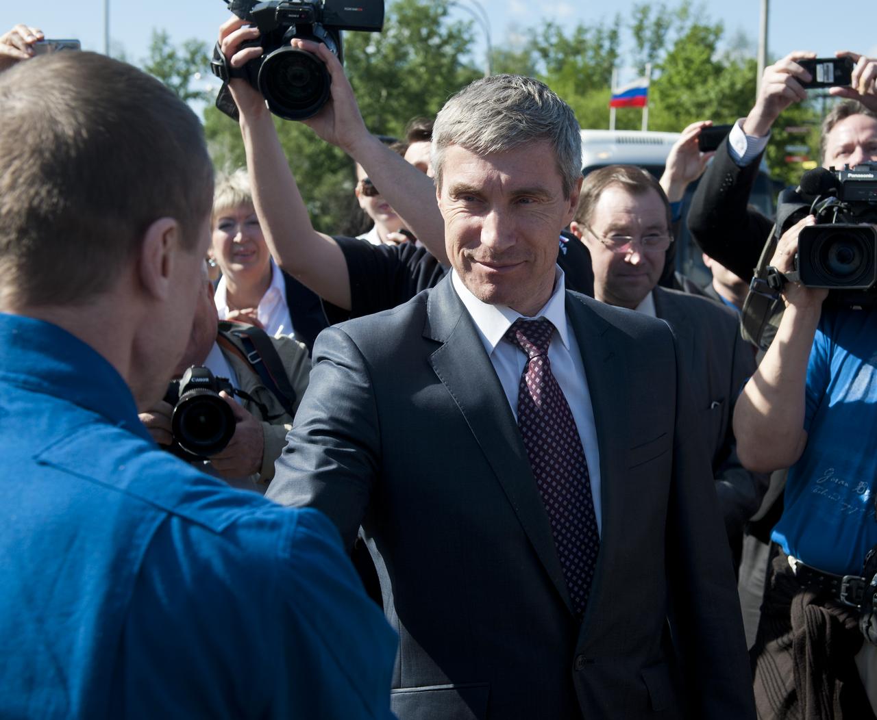 Chief, Gagarin Cosmonaut Training Center, Sergei Krikalev shakes hands and welcomes home Expedition 27 Commander Dmitry Kondratyev at the Chkalovsky airport outside Star City, Russia several hours after Kondratyev and Flight Engineers Paolo Nespoli and Cady Coleman landed in their Soyuz TMA-20 southeast of the town of Zhezkazgan, Kazakhstan, on Tuesday, May 24, 2011.  NASA Astronaut Coleman, Russian Cosmonaut Kondratyev and Italian Astronaut Nespoli are returning from more than five months onboard the International Space Station where they served as members of the Expedition 26 and 27 crews. Photo Credit: (NASA/Bill Ingalls)