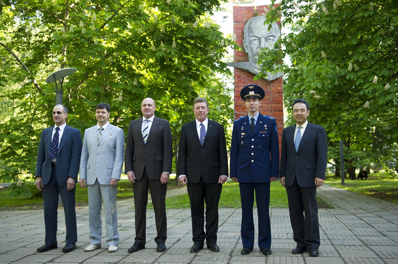 The prime and backup crew members for Expedition 28 to the International Space Station pose for pictures on the grounds of the Gagarin Cosmonaut Training Center, from left to right are NASA astronaut and backup flight engineer Don Pettit, Russian cosmonaut and backup Soyuz commander Oleg Kononenko, European Space Agency astronaut and backup flight engineer Andre Kuipers, NASA astronaut and prime crew flight engineer Mike Fossum, Russian cosmonaut and prime Soyuz commander Sergei Volkov,  Japan Aerospace astronaut and prime crew flight engineer Satoshi Furukawa. The crew later departed for Baikonur, Kazakhstan in preparation for their June launch onboard a Soyuz rocket.  Photo Credit: (NASA/Bill Ingalls)