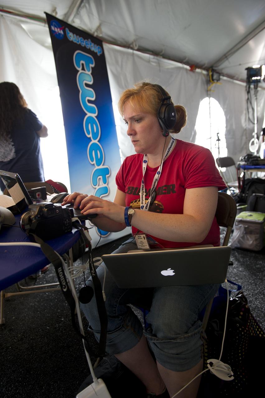 Susie Bodman, Twitter handle @sciwhat, tweets during the STS-135 Tweetup, Thursday, July 7, 2011, at Kennedy Space Center in Cape Canaveral, Fla. About 150 NASA Twitter followers attended the event.  The STS-135 mission will be NASA's last space shuttle launch.  Photo Credit: (NASA/Paul E. Alers)