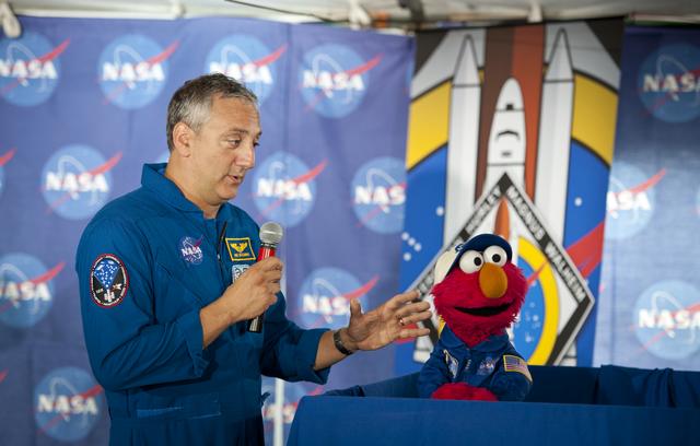 NASA image: STS-135 Tweetup