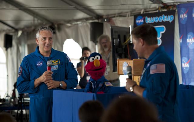 NASA image: STS-135 Tweetup