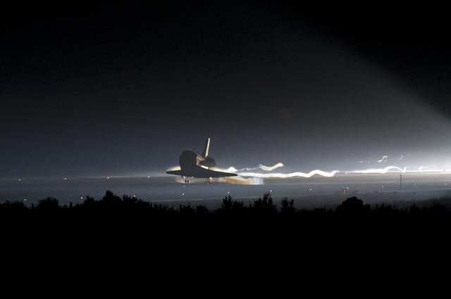NASA image: STS-135 Landing
