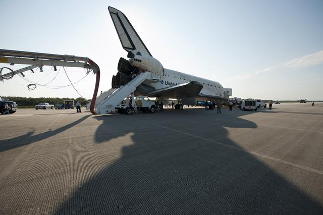NASA image: STS-135 Atlantis Landing