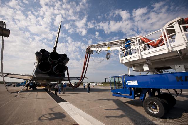 NASA image: STS-135 Atlantis Landing