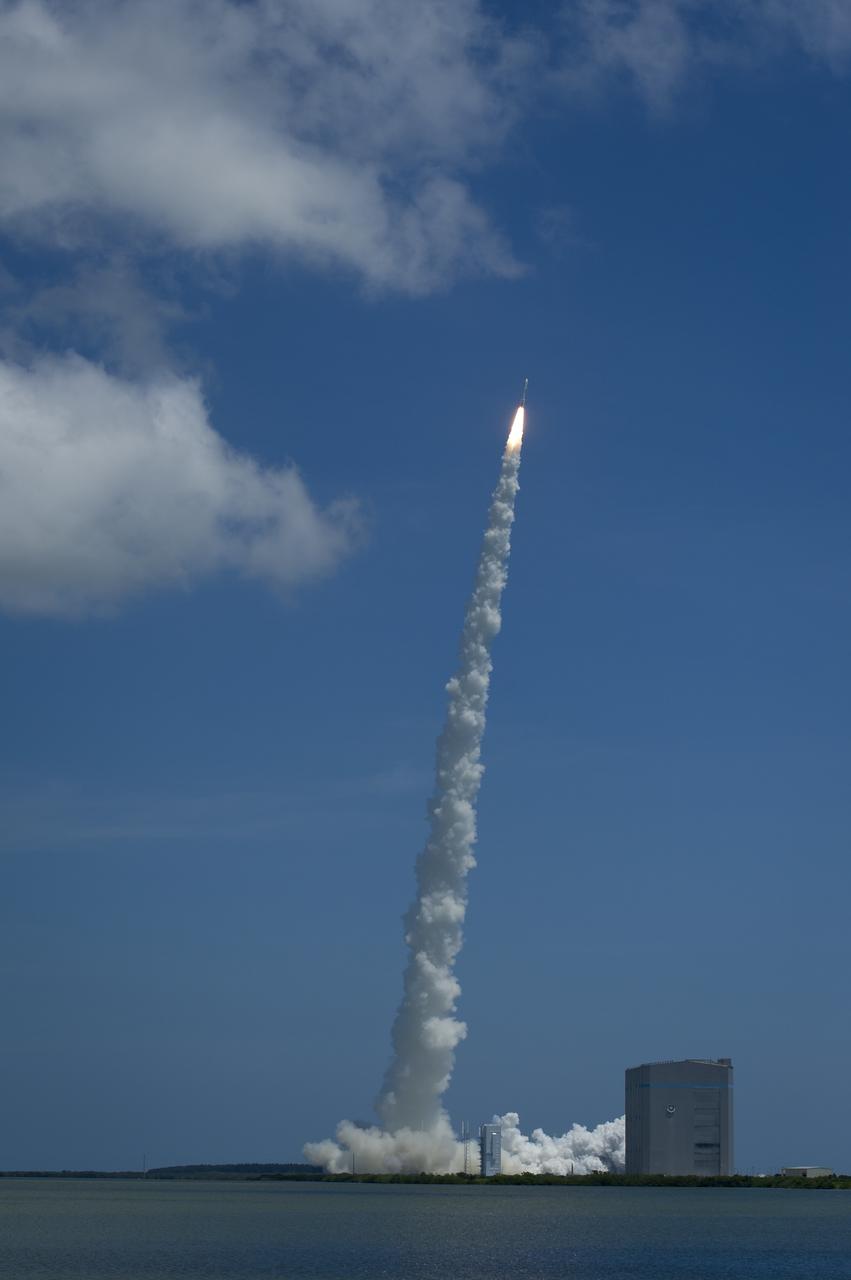 An Atlas V rocket launches with the Juno spacecraft payload from Space Launch Complex 41 at Cape Canaveral Air Force Station in Florida on Friday, August 5, 2011. The Juno spacecraft will make a five-year, 400-million-mile voyage to Jupiter, orbit the planet, investigate its origin and evolution with eight instruments to probe its internal structure and gravity field, measure water and ammonia in its atmosphere, map its powerful magnetic field and observe its intense auroras. Photo Credit: (NASA/Bill Ingalls)