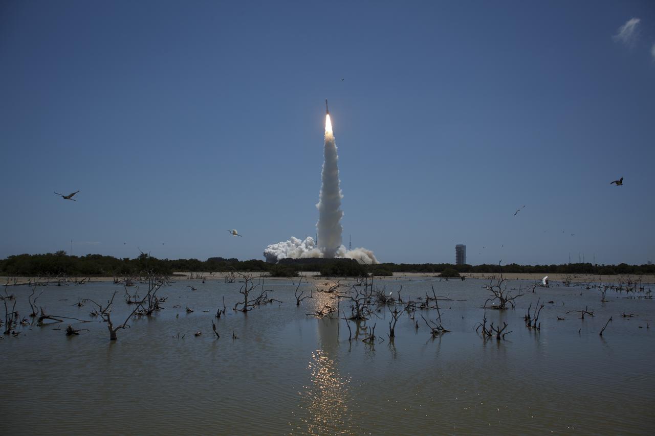 An Atlas V rocket launches with the Juno spacecraft payload from Space Launch Complex 41 at Cape Canaveral Air Force Station in Florida on Friday, August 5, 2011. The Juno spacecraft will make a five-year, 400-million-mile voyage to Jupiter, orbit the planet, investigate its origin and evolution with eight instruments to probe its internal structure and gravity field, measure water and ammonia in its atmosphere, map its powerful magnetic field and observe its intense auroras. Photo Credit: (NASA/Bill Ingalls)