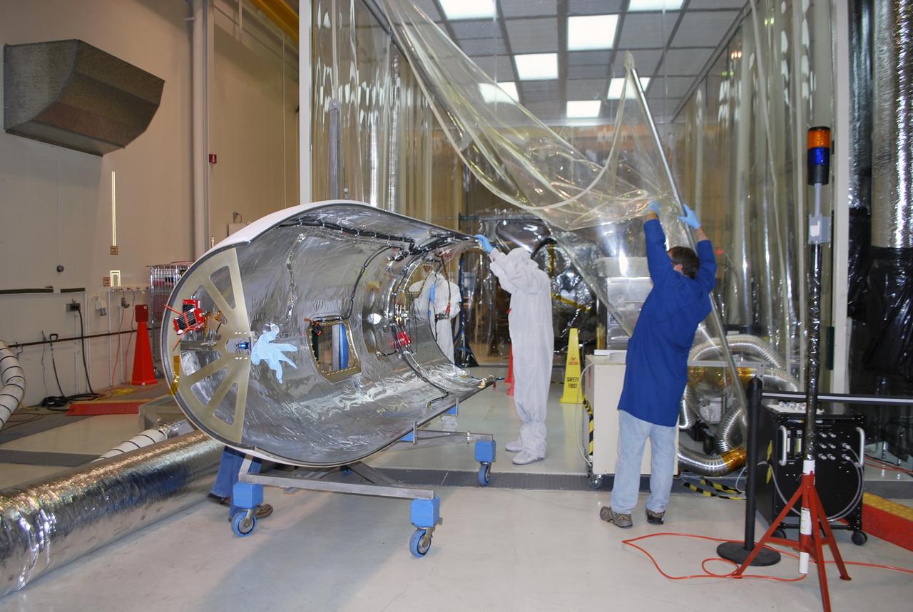 PEGASUS NUSTAR, Fairing Halves and Starboard Fairing Move to Cleanroom