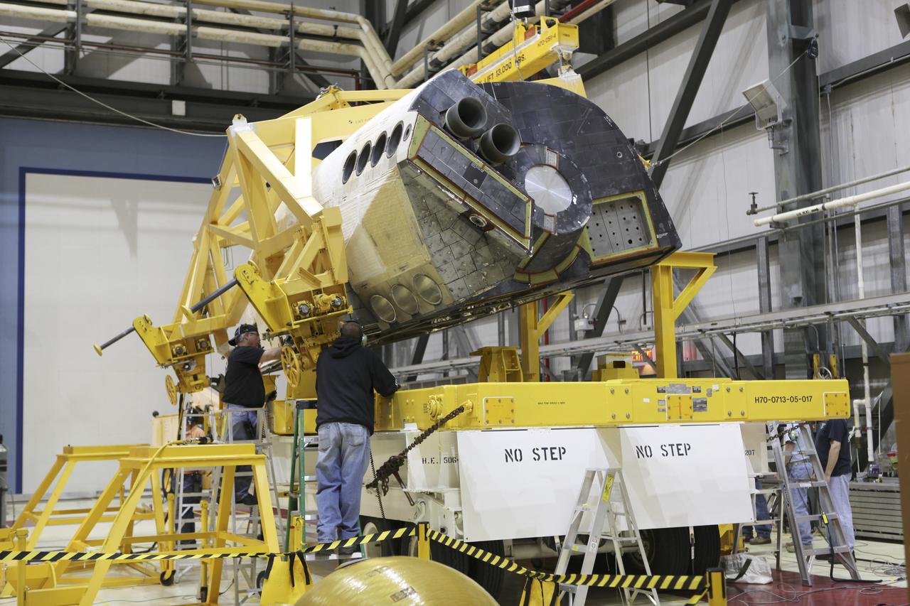 T&R Endeavour, LH Oms Pod Lift and Move for Installation