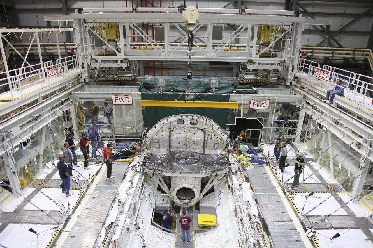 T&R Endeavour Airlock Removal