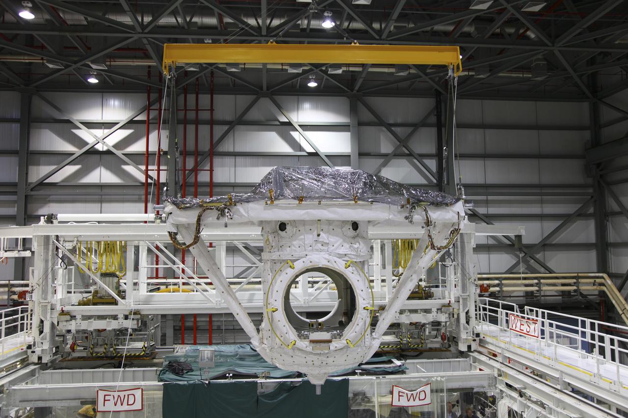 T&R Endeavour Airlock Removal