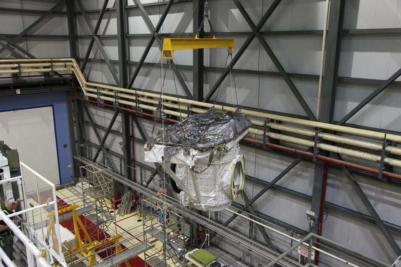 T&R Endeavour Airlock Removal