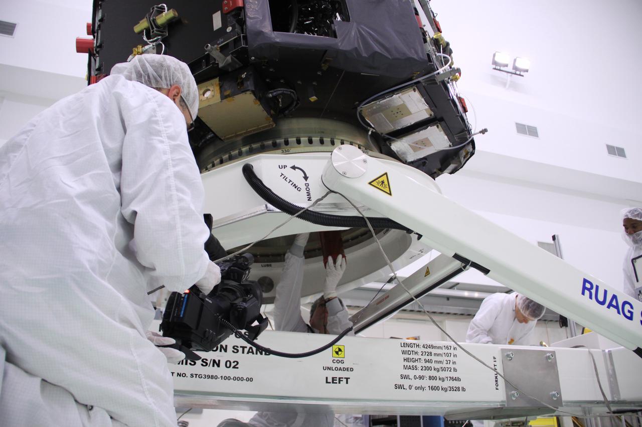 RBSP, B Canister removal, unbagging, into workstand, final solar panels into work stands