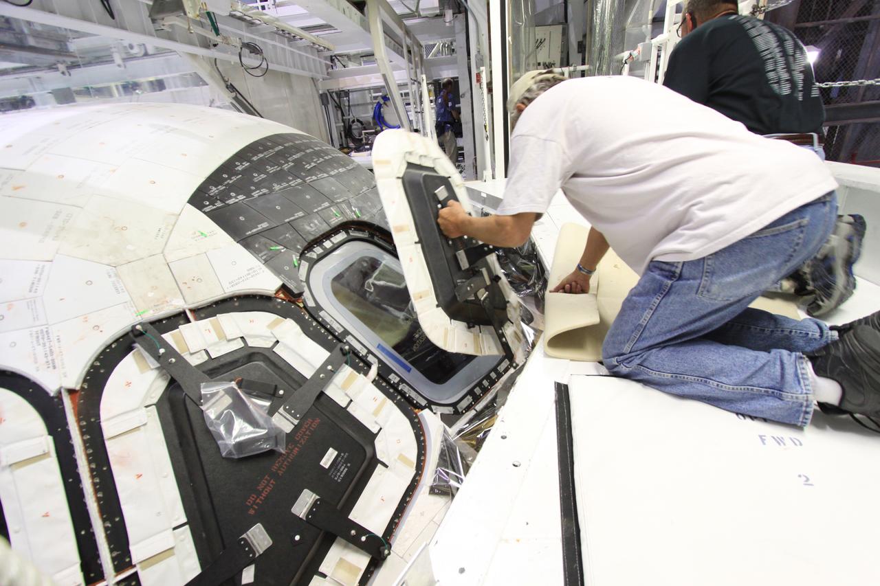 T&R/Atlantis, Window #4 installation and Inspection