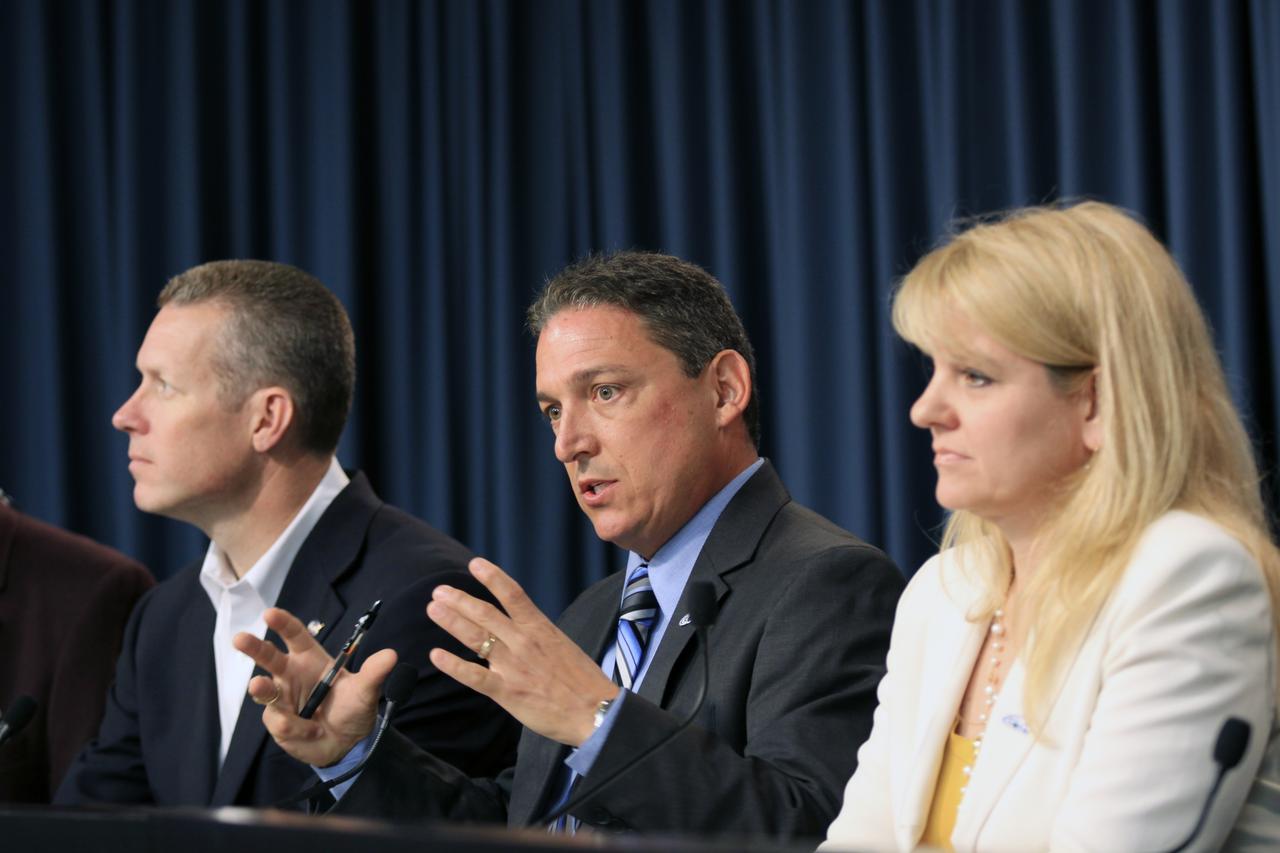 SpaceX Falcon 9/COTS 2 L-1 Pre-launch Press Conference