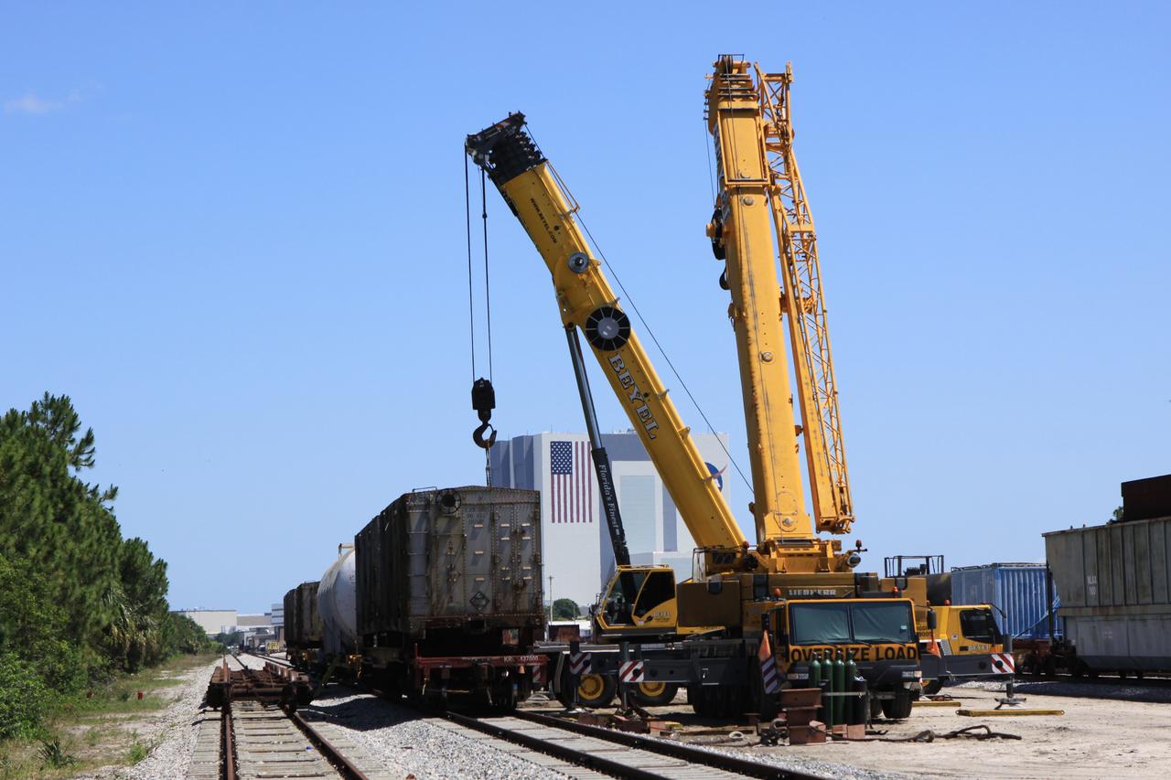 Helium Tanks & Generators Loaded onto Train for SpaceX Launch in California