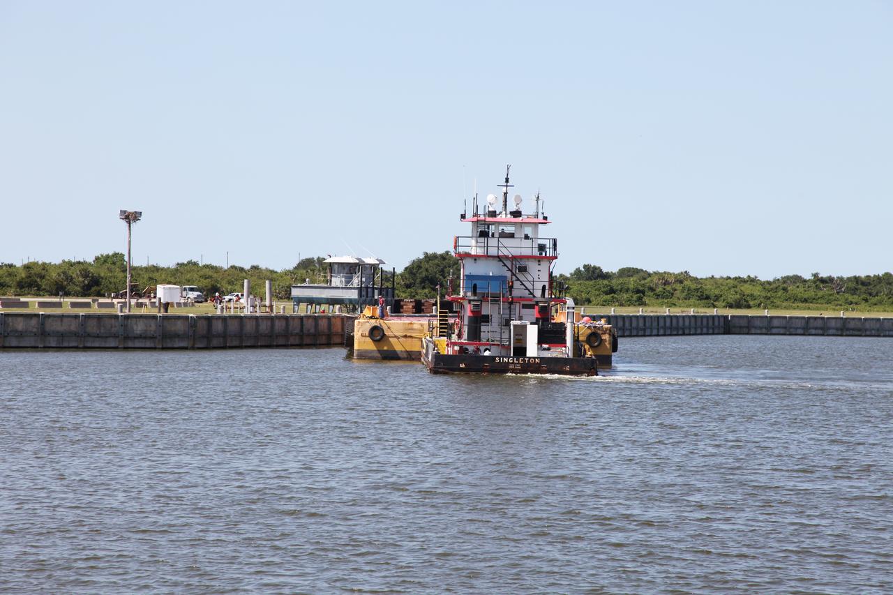 Barge Arrives that will take the Shuttle Mockup to JSC