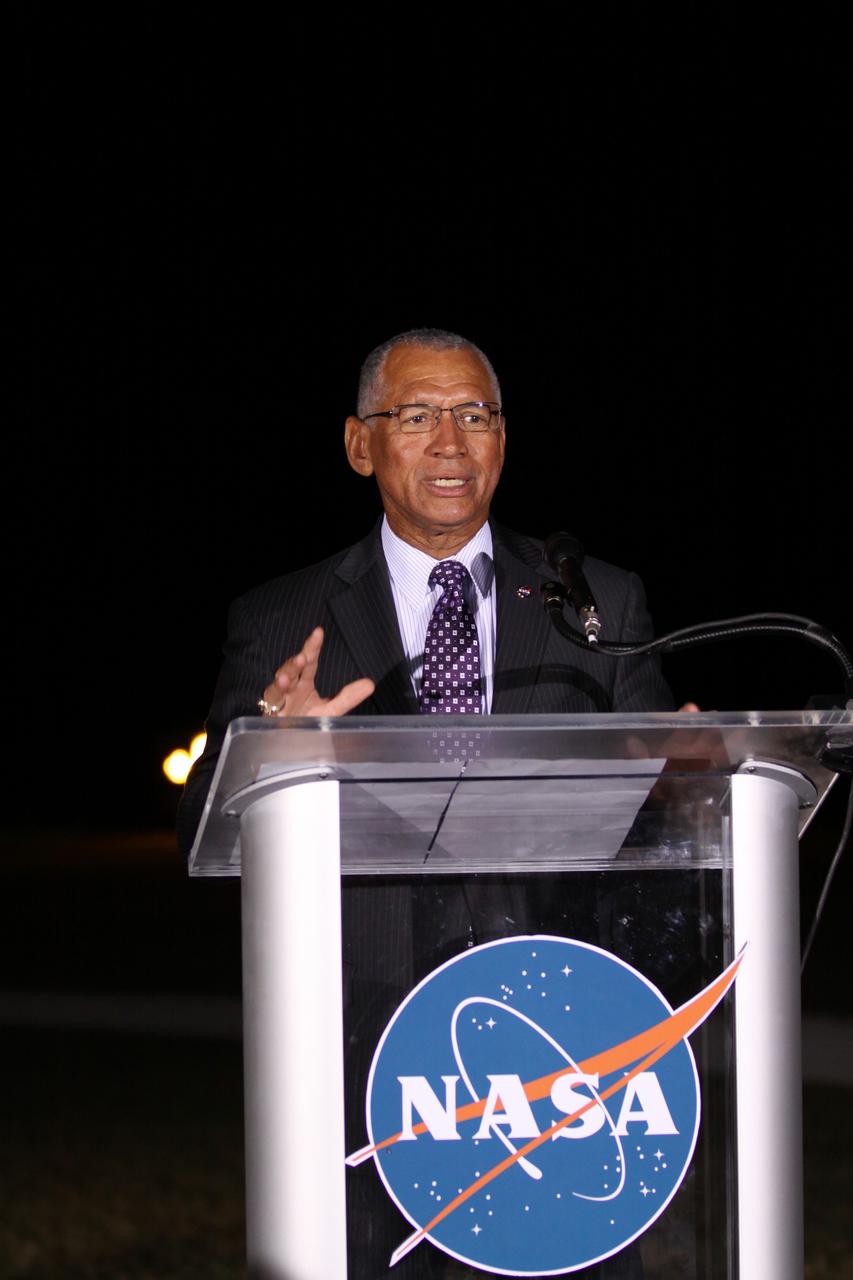 SpaceX Falcon 9/COTS 2 - Charles Bolden talks to the media after launch
