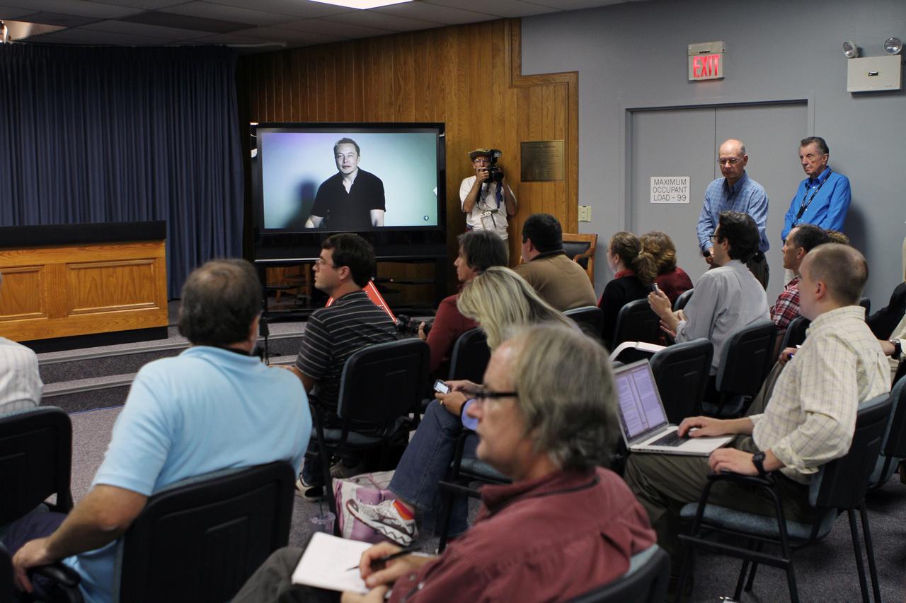 SpaceX Falcon 9/COTS 2 Post Launch Media Briefing