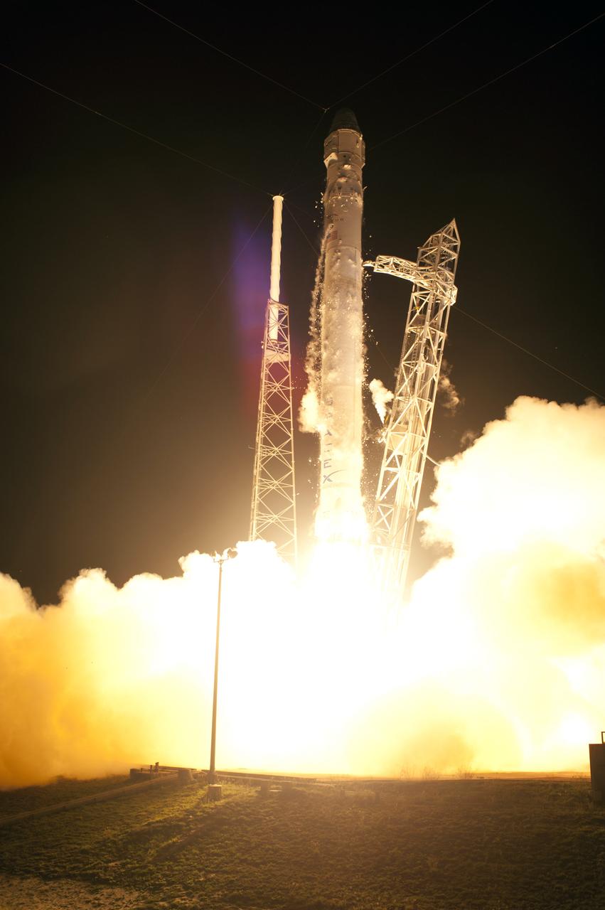 SpaceX Falcon 9/COTS 2 Launch, DD023-203