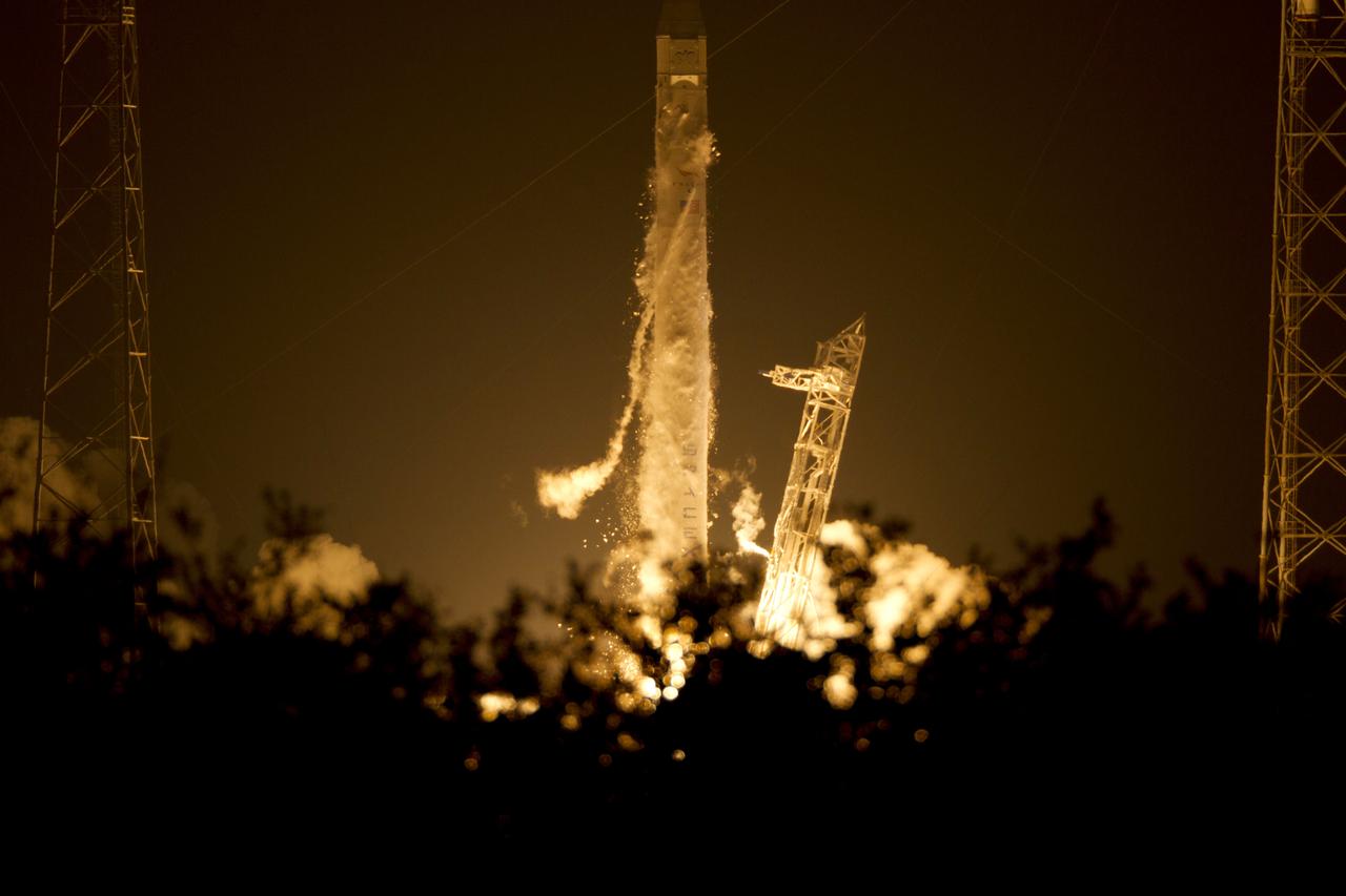 SpaceX Falcon 9/COTS 2 Launch, DD025-203
