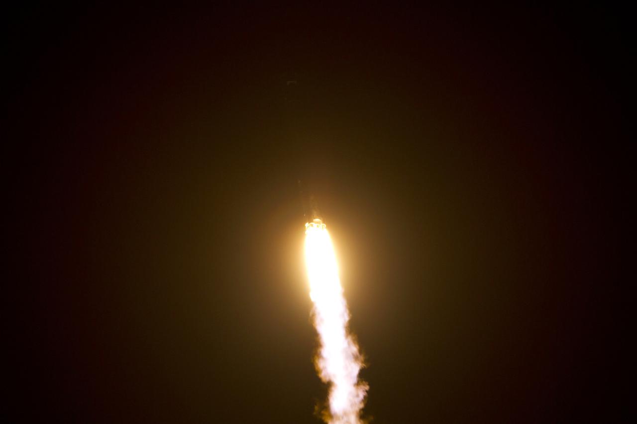 SpaceX Falcon 9/COTS 2 Launch, DD025-203