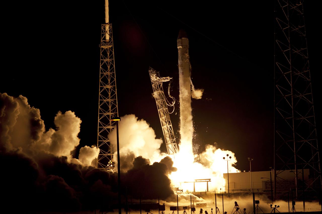 SpaceX Falcon 9/COTS 2 Launch, DD029-203
