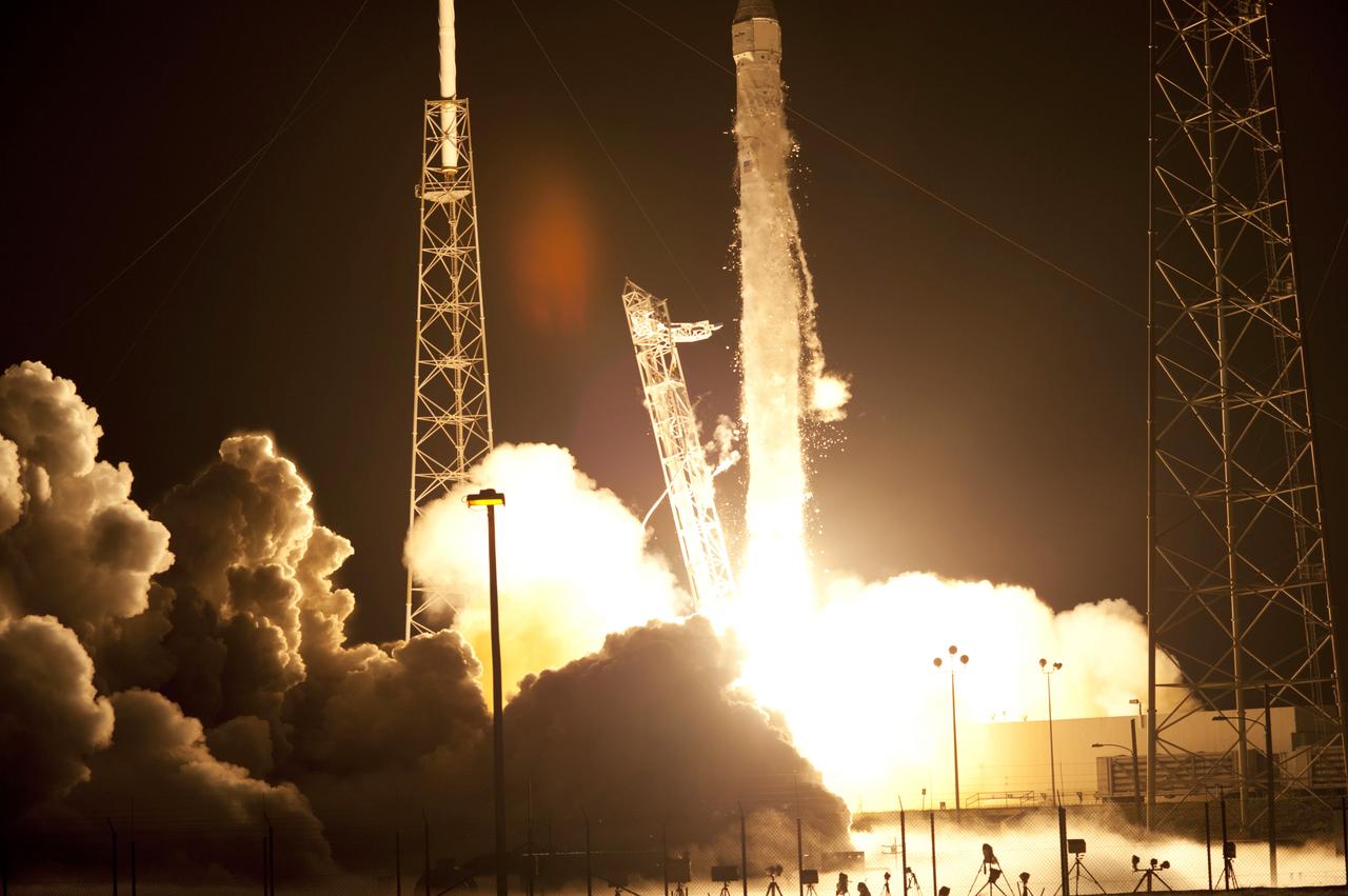 SpaceX Falcon 9/COTS 2 Launch, DD029-203