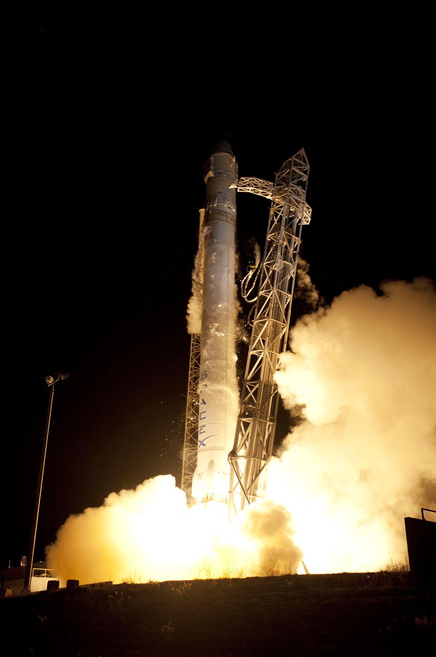 SpaceX Falcon 9/COTS 2 Launch, DD022-203