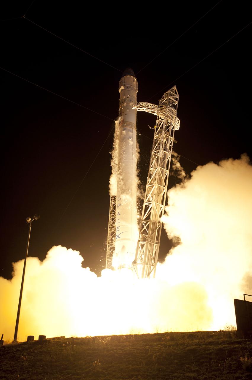 SpaceX Falcon 9/COTS 2 Launch, DD022-203