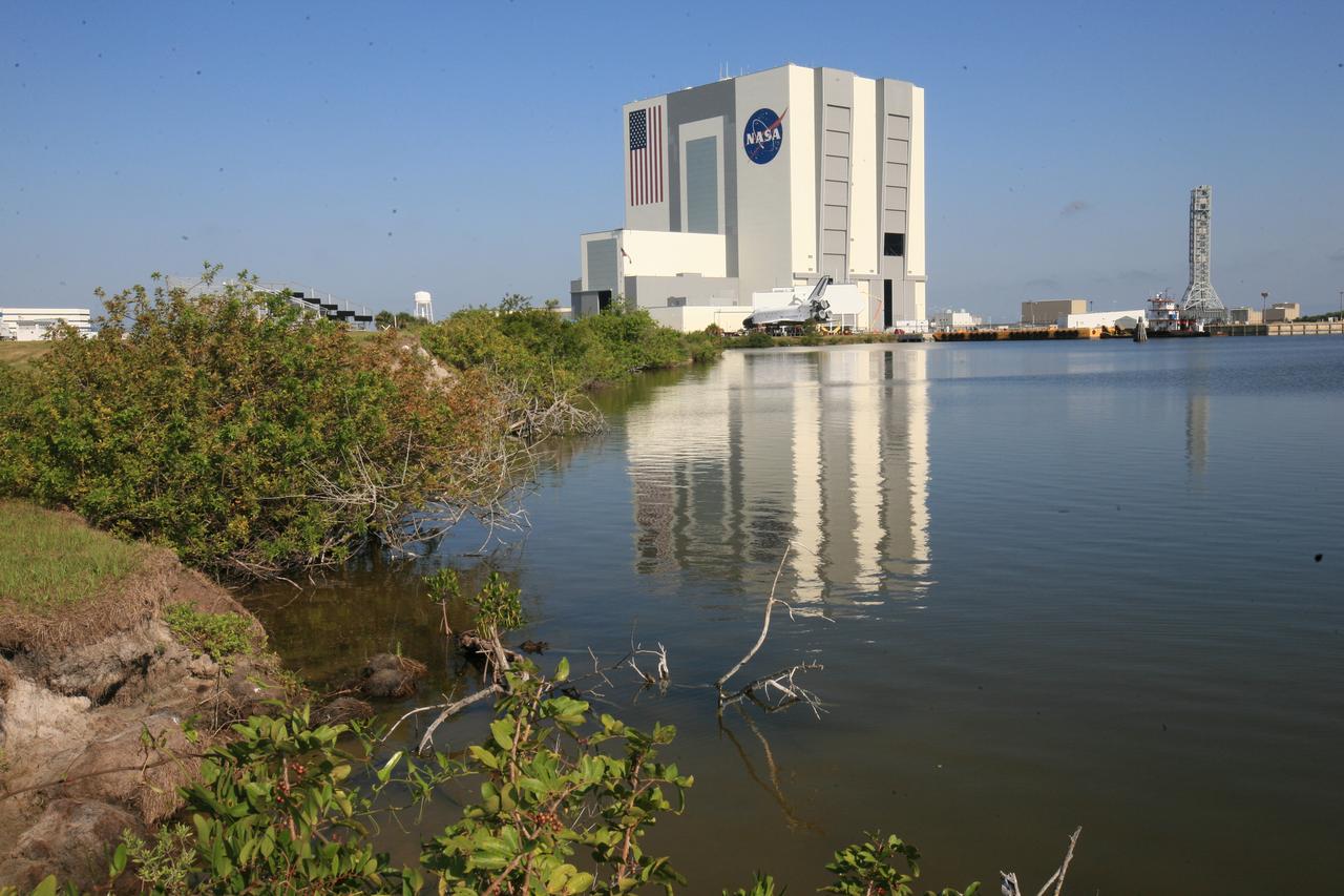 T&R - Work on Shuttle Replica to Prepare for transport to JSC