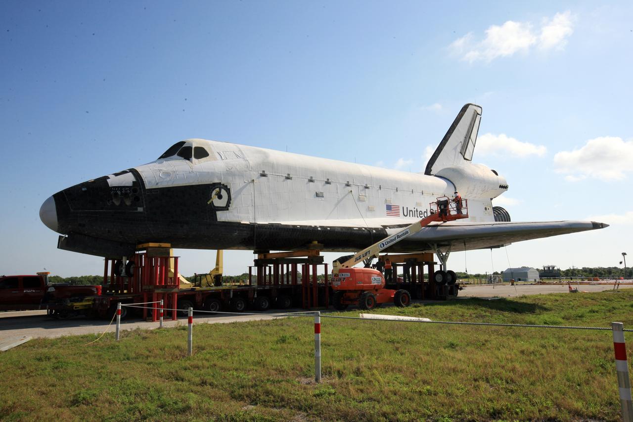 T&R - Work on Shuttle Replica to Prepare for transport to JSC