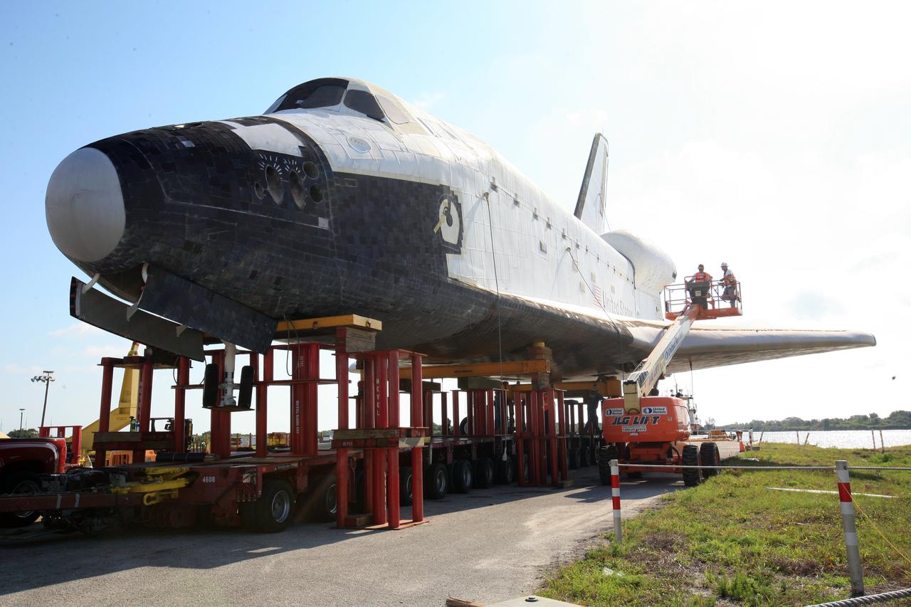 T&R - Work on Shuttle Replica to Prepare for transport to JSC