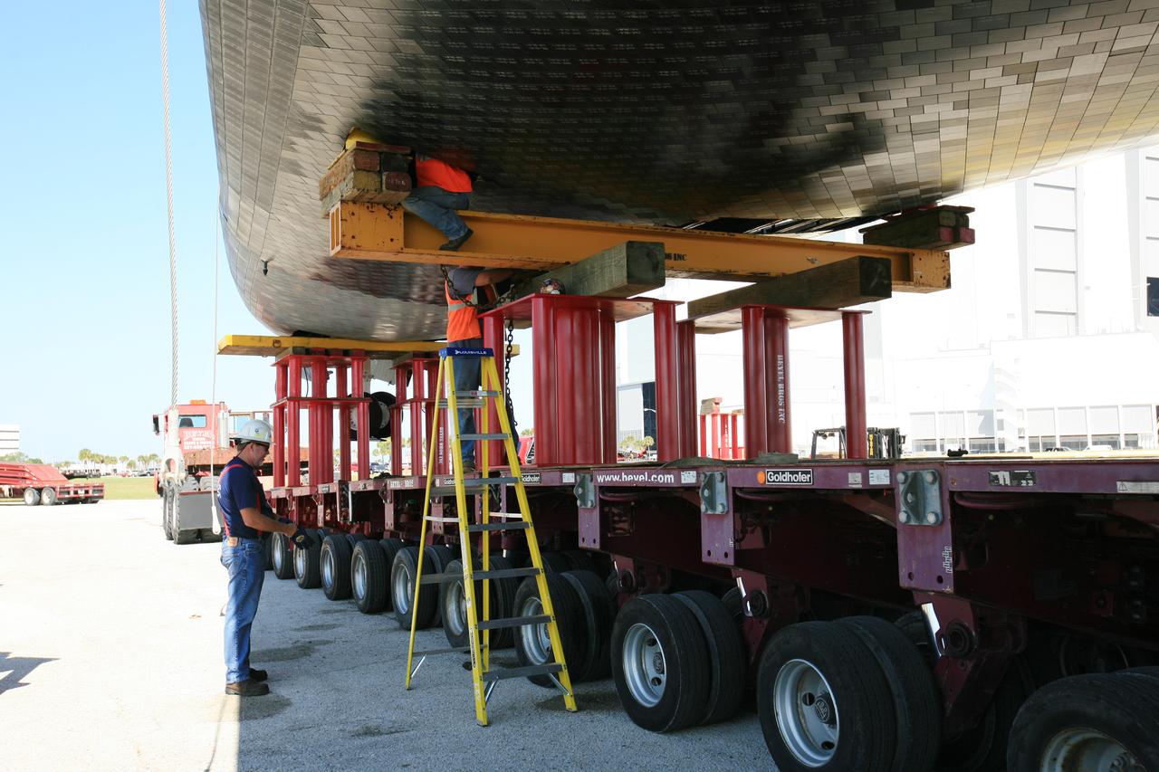 T&R - Work on Shuttle Replica to Prepare for transport to JSC