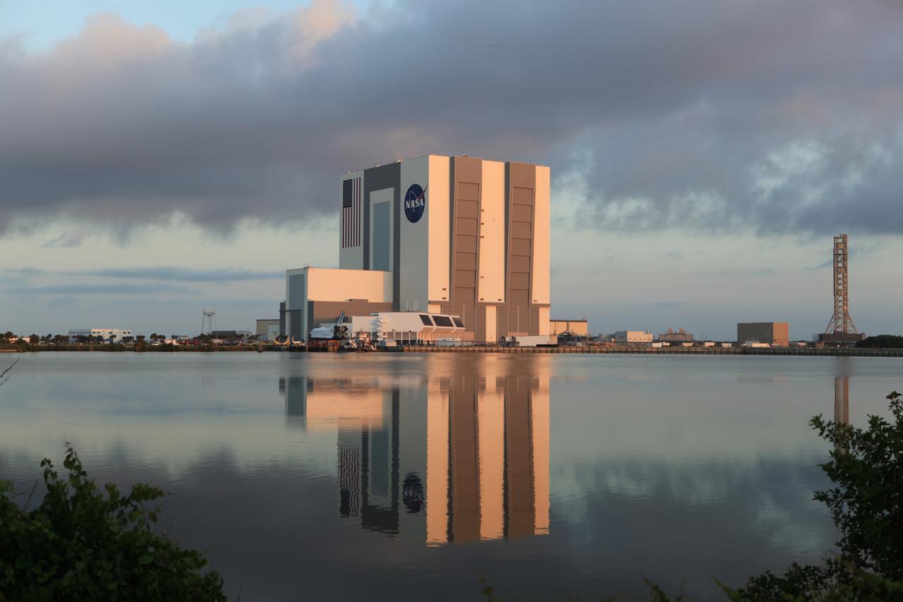 Shuttle Replica (High Fidelity) from Turn Basin thru Port going to Texas