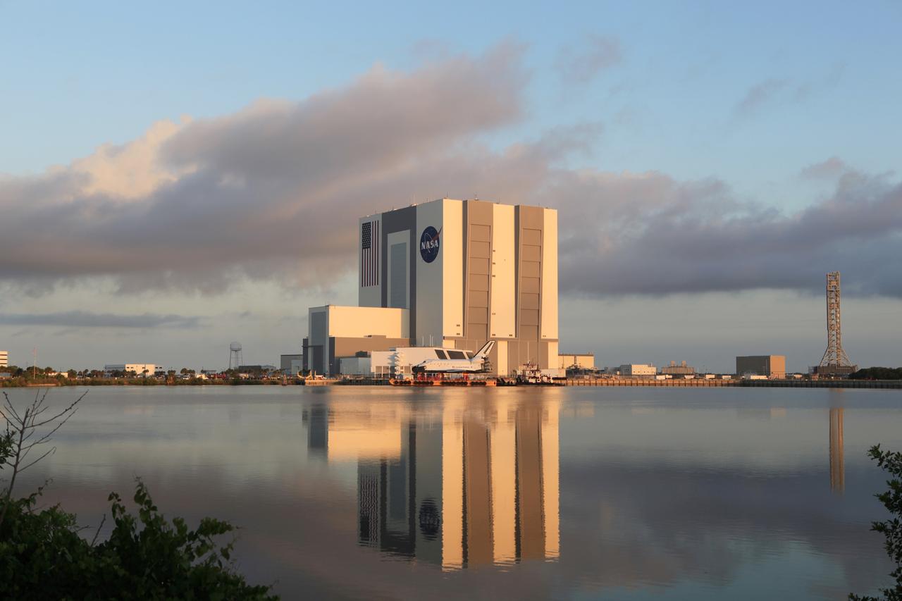 Shuttle Replica (High Fidelity) from Turn Basin thru Port going to Texas