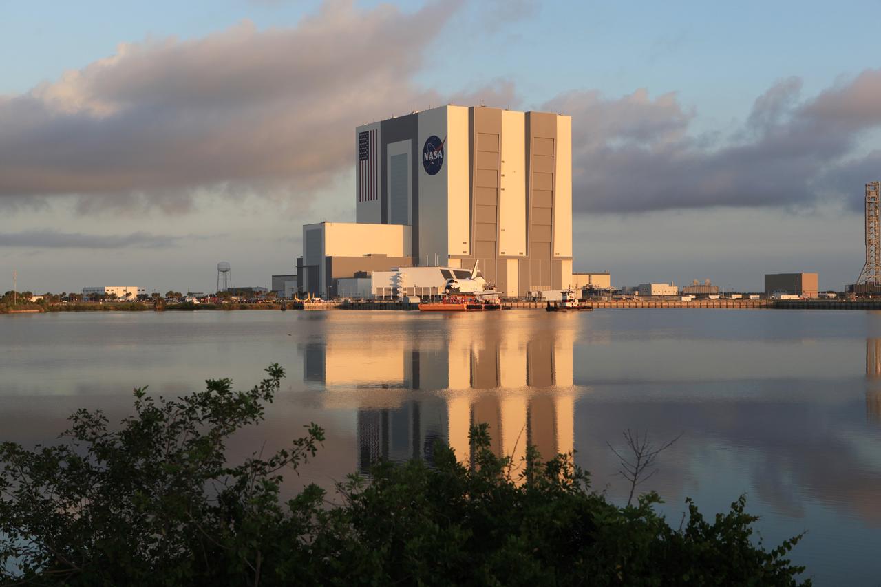 Shuttle Replica (High Fidelity) from Turn Basin thru Port going to Texas